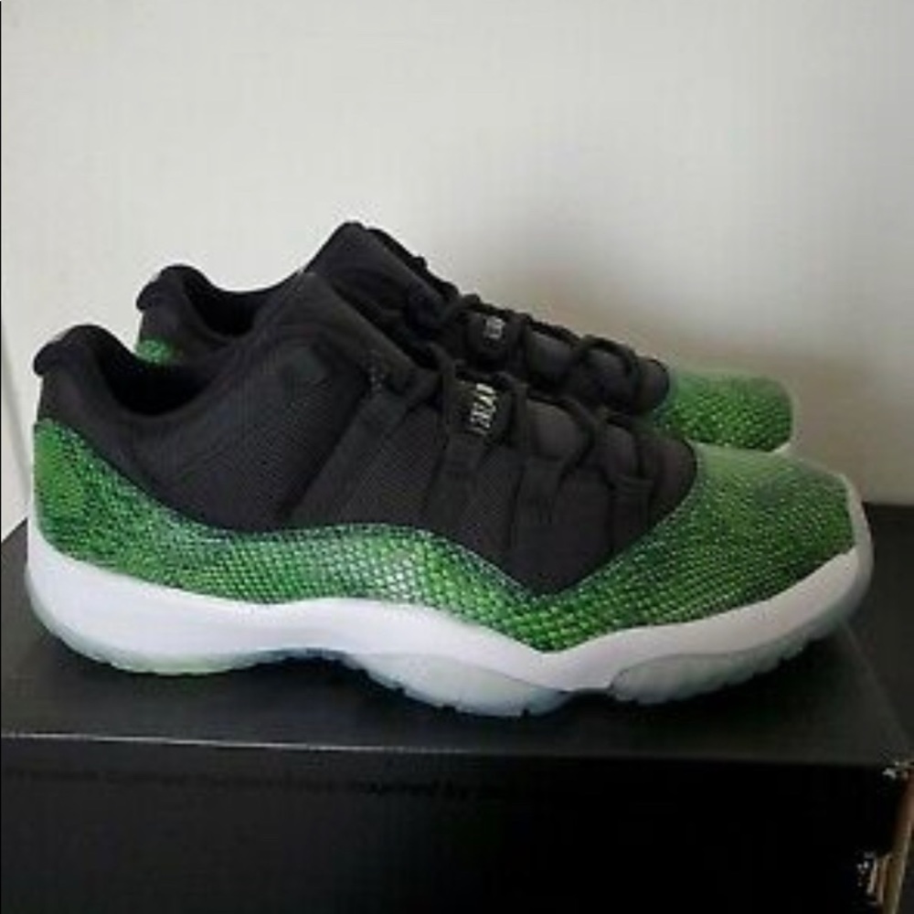 Jordan 11 low nightshade size 13